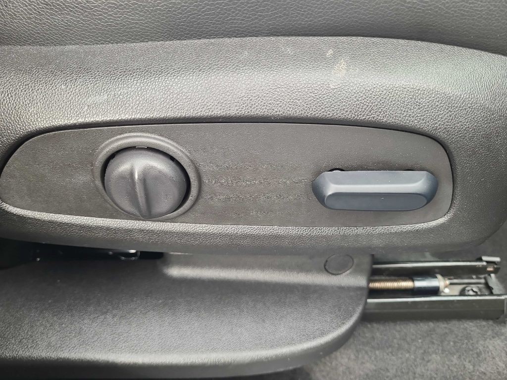 2023 GMC Terrain Image 32