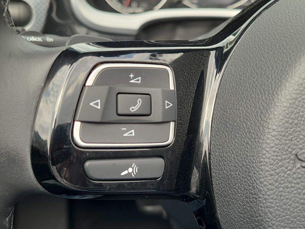 2014 Volkswagen Beetle Image 25