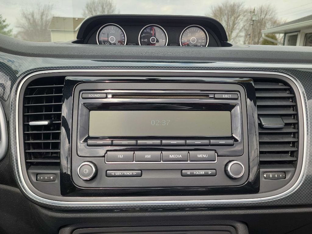 2014 Volkswagen Beetle Image 27