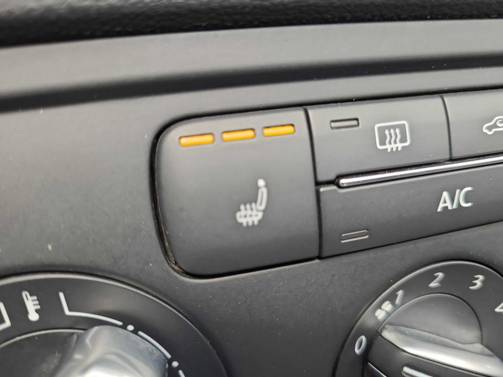 2014 Volkswagen Beetle Image 28