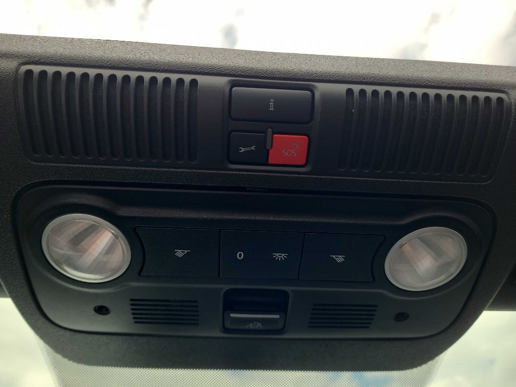 2014 Volkswagen Beetle Image 30