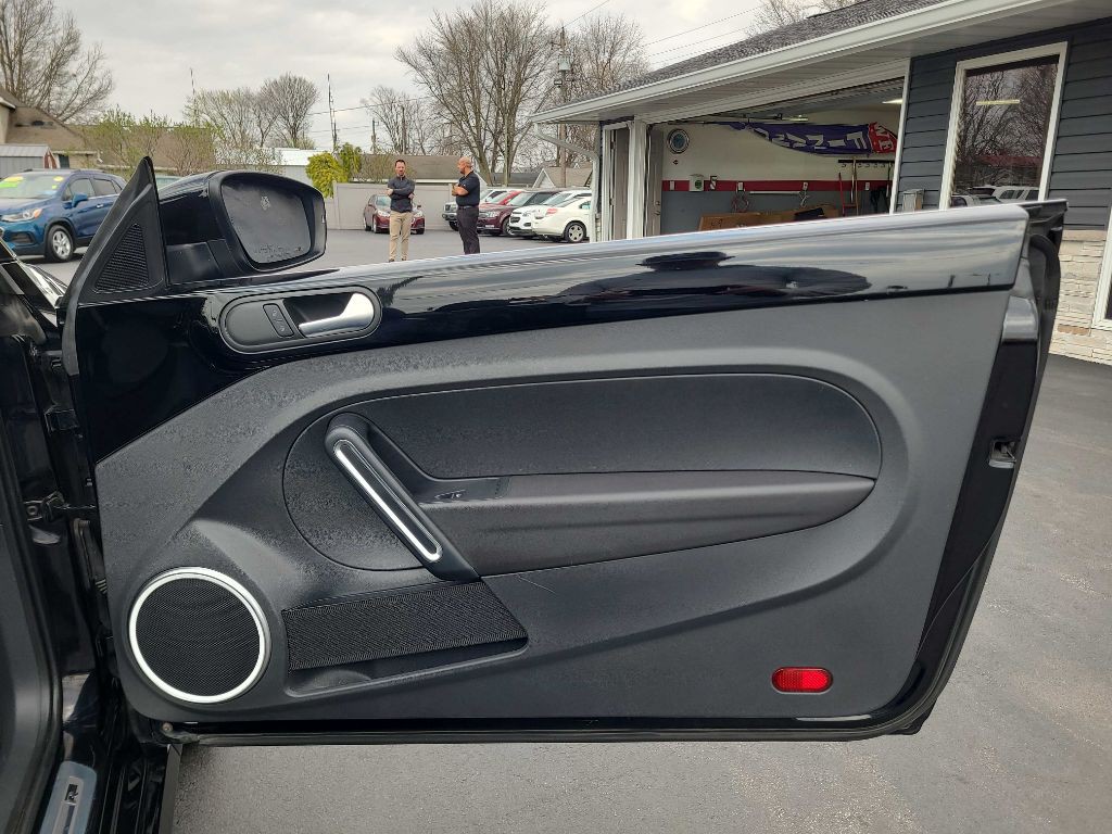 2014 Volkswagen Beetle Image 33