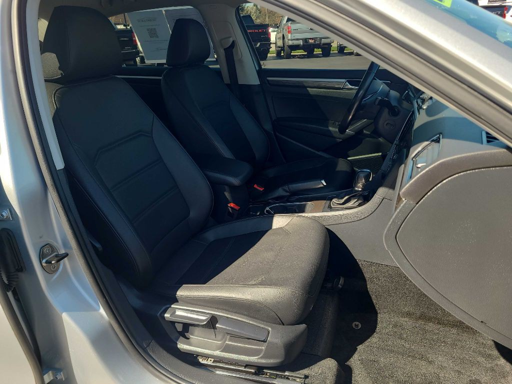 2018 Volkswagen Passat Image 12