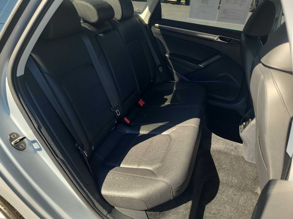 2018 Volkswagen Passat Image 14