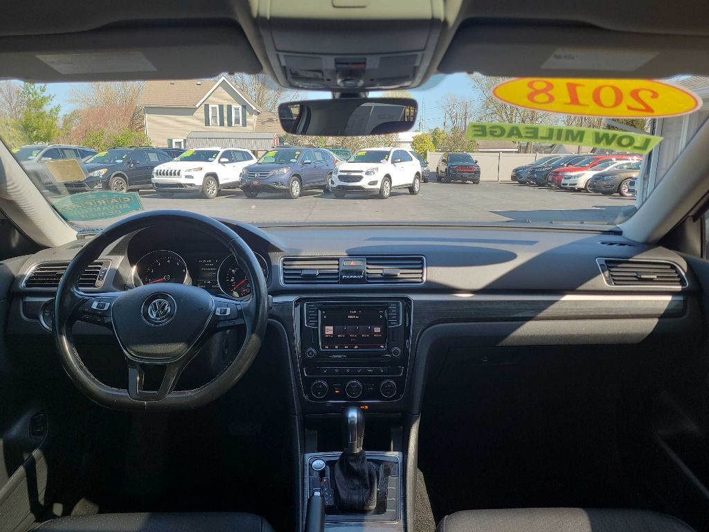 2018 Volkswagen Passat Image 18