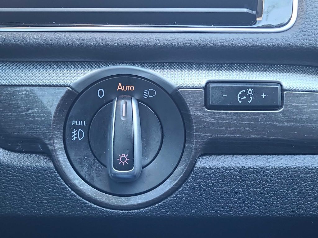 2018 Volkswagen Passat Image 21