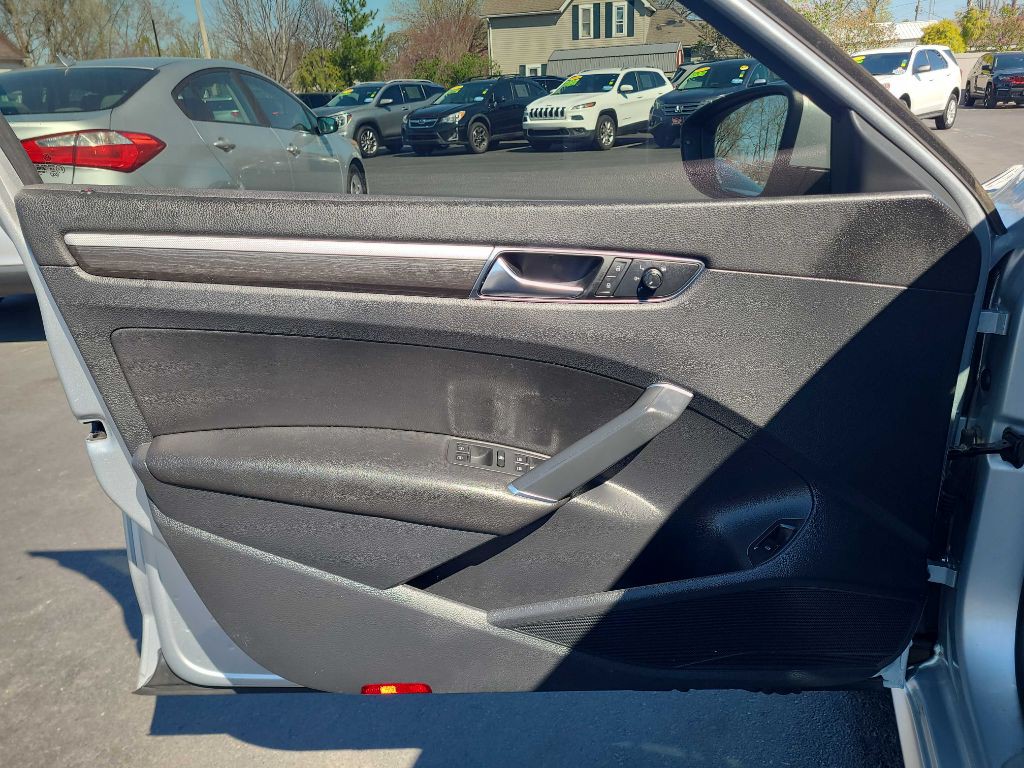 2018 Volkswagen Passat Image 31