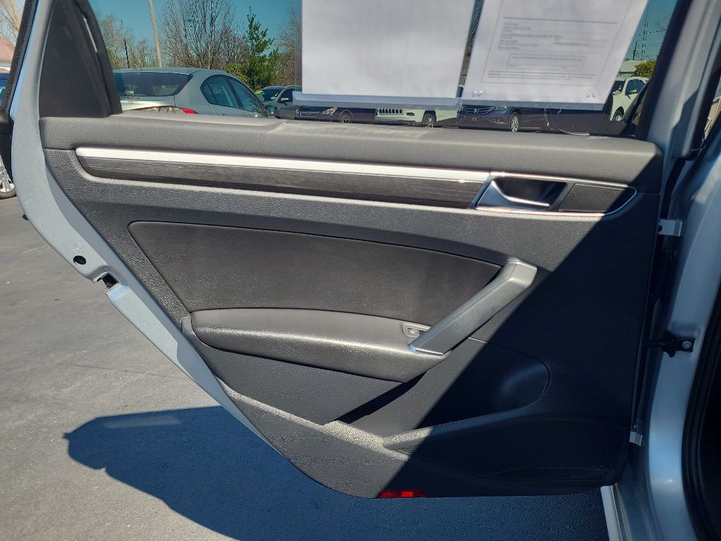 2018 Volkswagen Passat Image 32