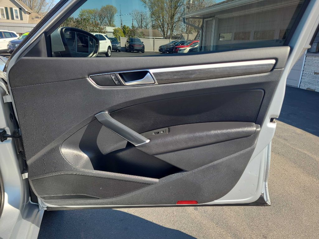 2018 Volkswagen Passat Image 33