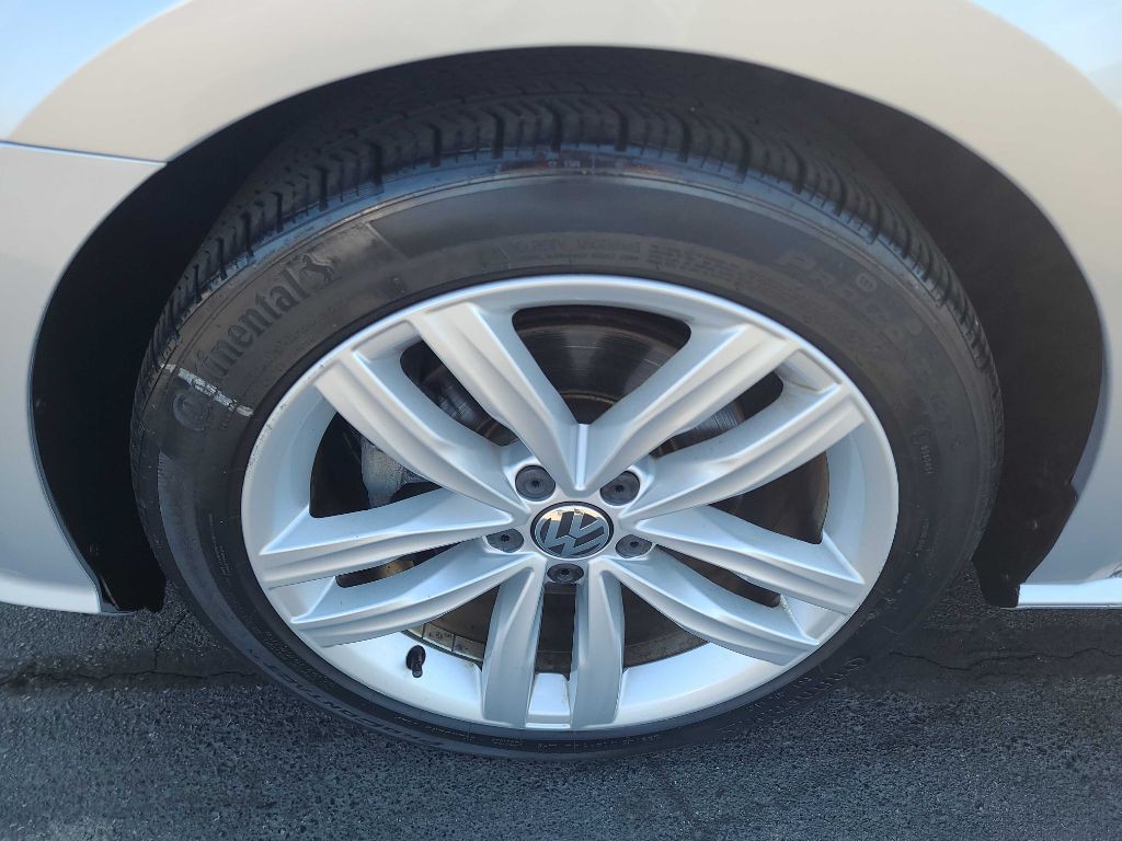 2018 Volkswagen Passat Image 35