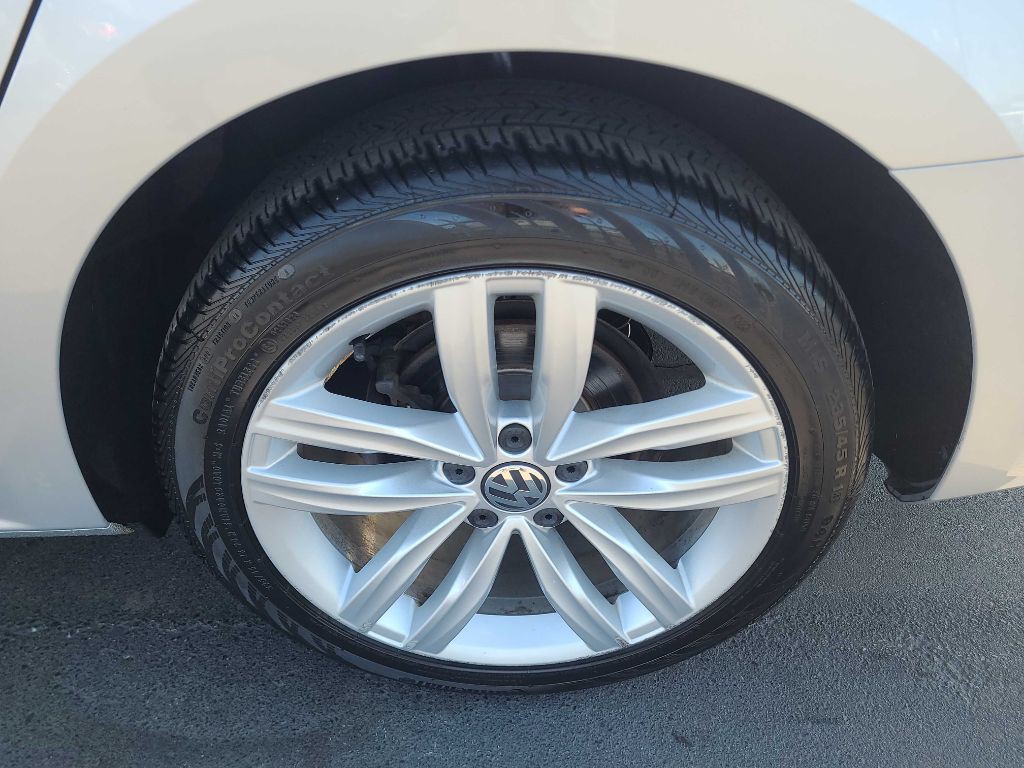 2018 Volkswagen Passat Image 36