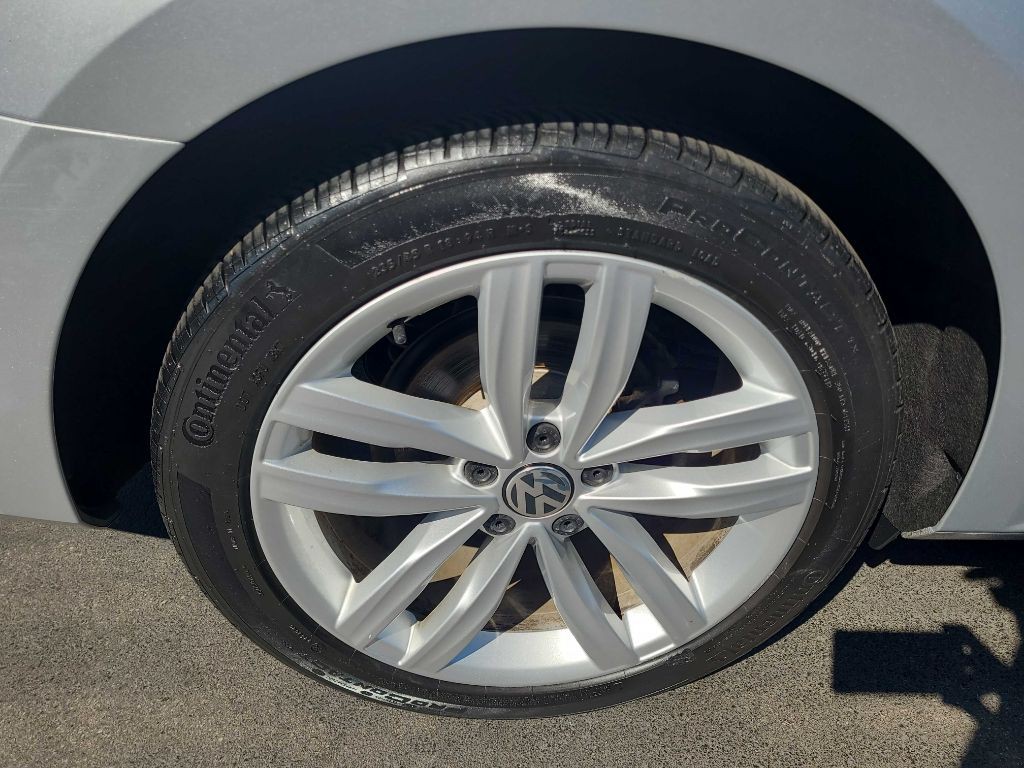2018 Volkswagen Passat Image 37