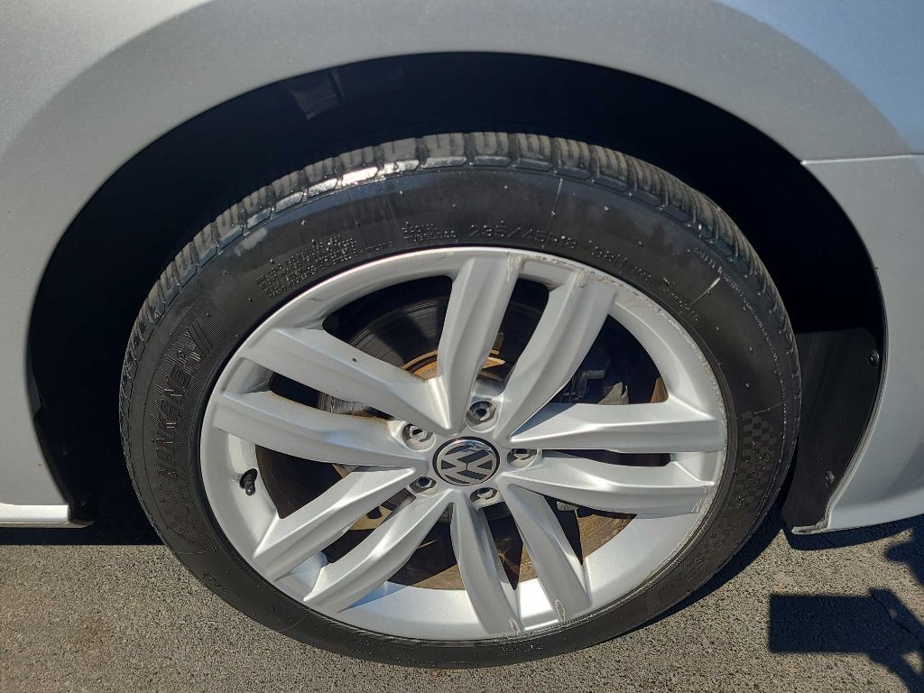 2018 Volkswagen Passat Image 38