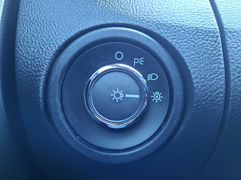 2016 Ford Taurus Image 18