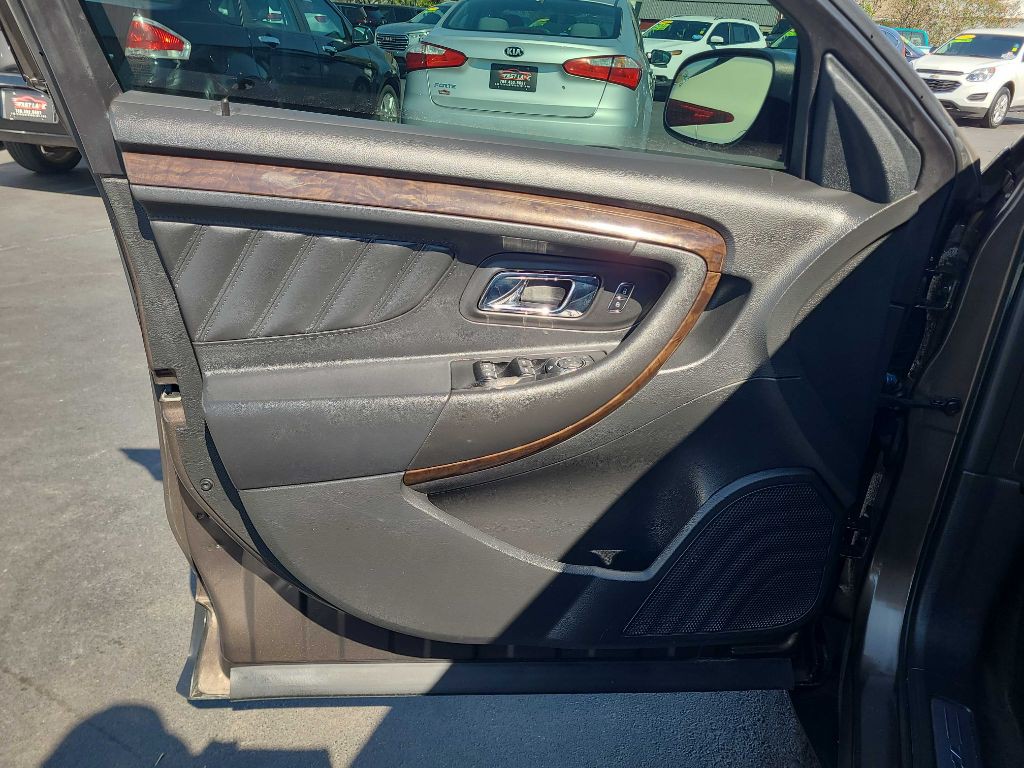 2016 Ford Taurus Image 30