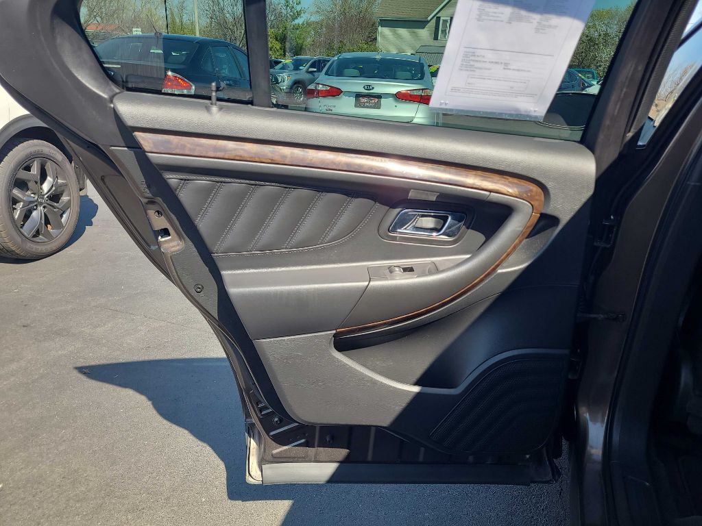 2016 Ford Taurus Image 31