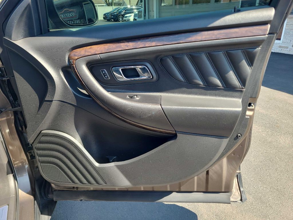 2016 Ford Taurus Image 32