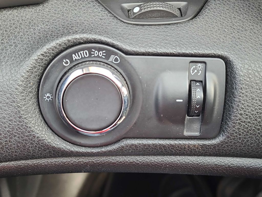 2015 Chevrolet Malibu Image 18
