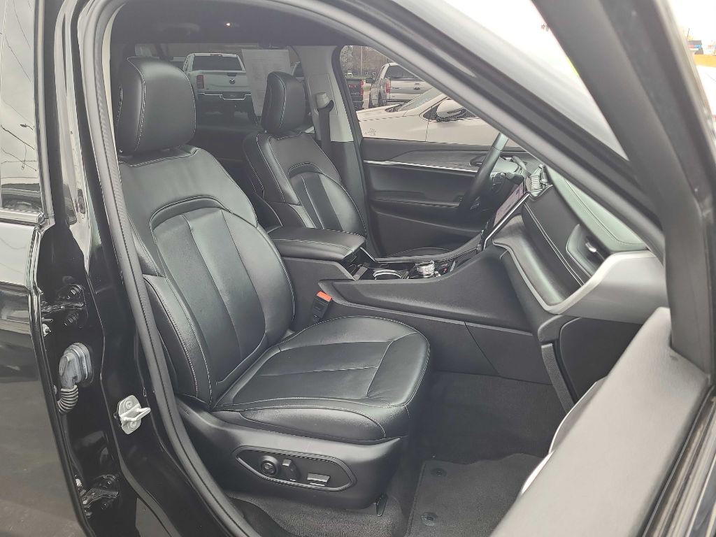 2022 Jeep Grand Cherokee Image 12