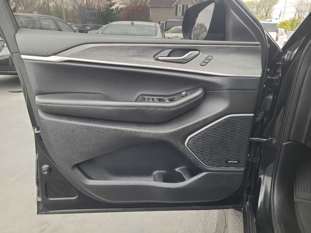 2022 Jeep Grand Cherokee Image 38
