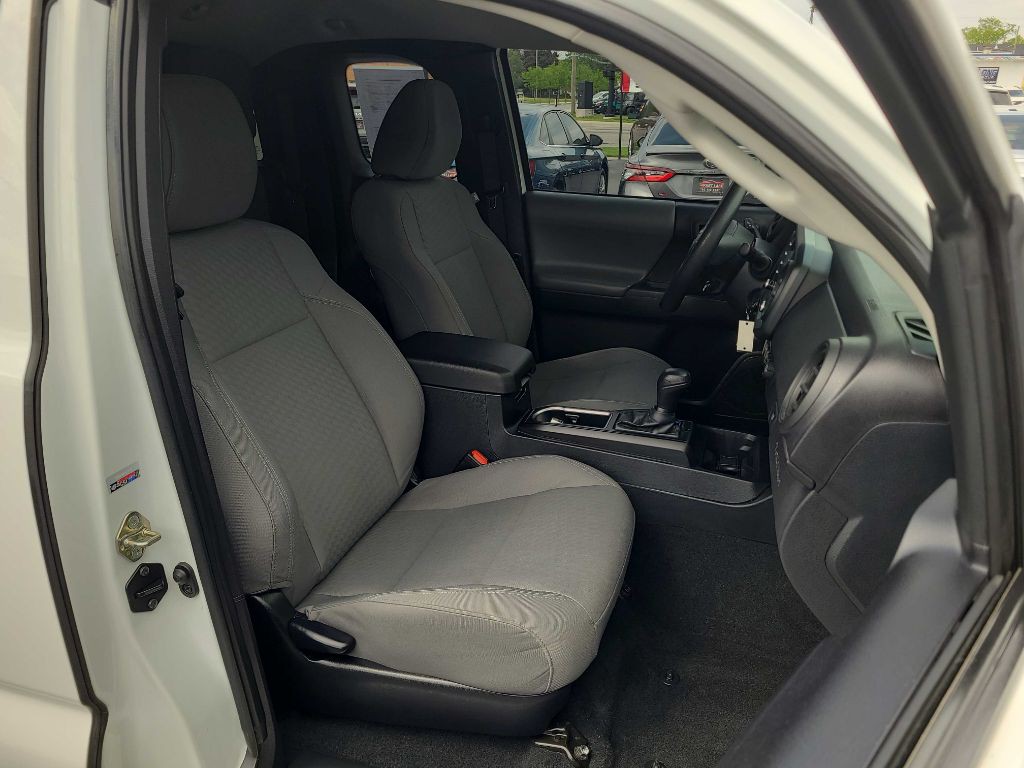 2020 Toyota Tacoma Image 11