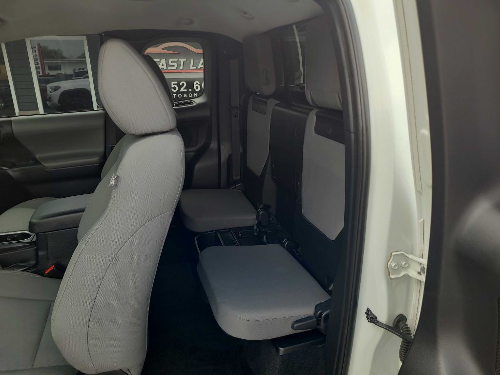 2020 Toyota Tacoma Image 12