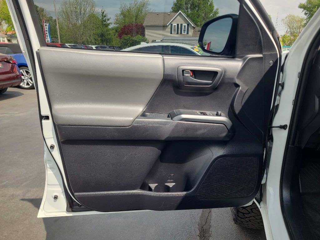 2020 Toyota Tacoma Image 26