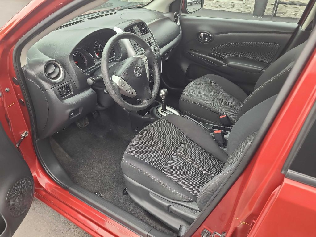 2017 Nissan Versa Image 9