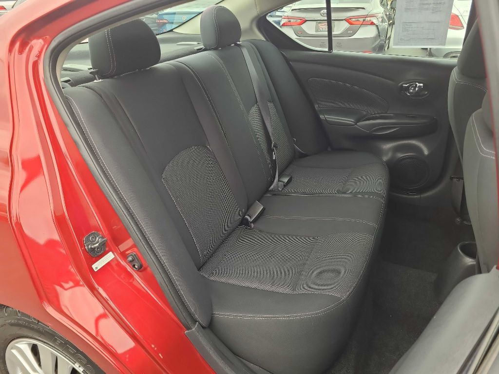 2017 Nissan Versa Image 13