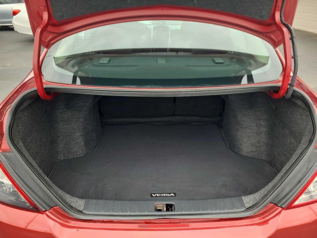 2017 Nissan Versa Image 14