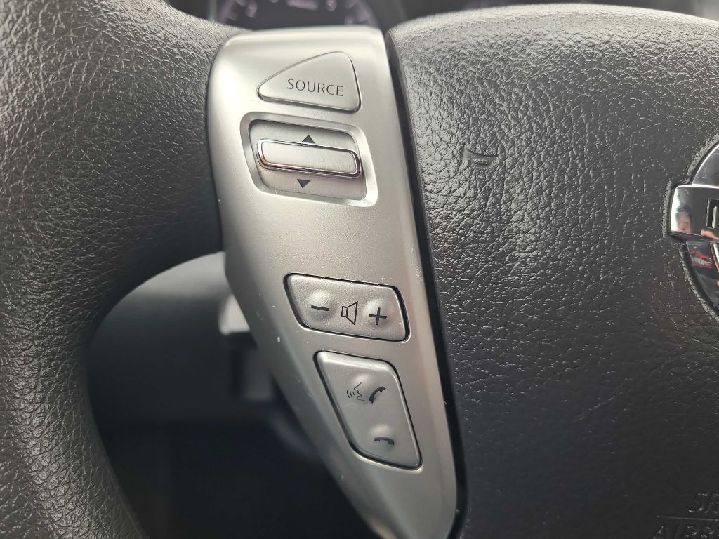 2017 Nissan Versa Image 19