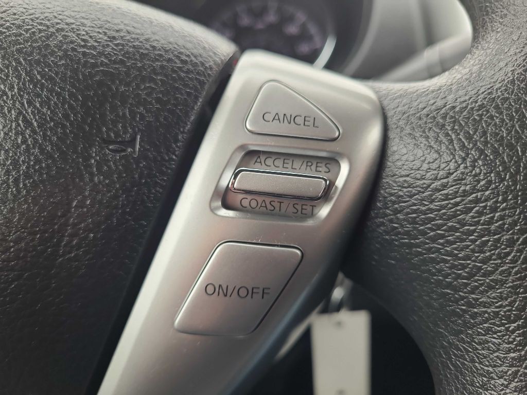 2017 Nissan Versa Image 20