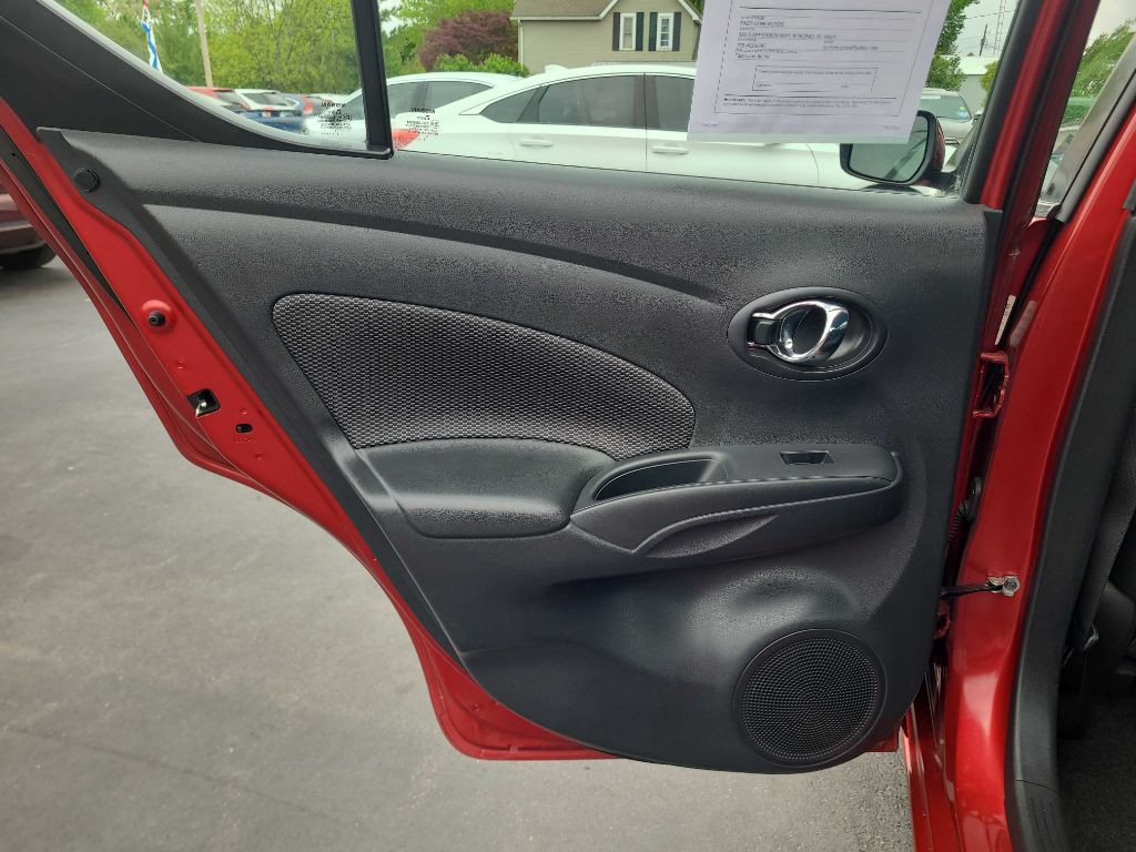 2017 Nissan Versa Image 24