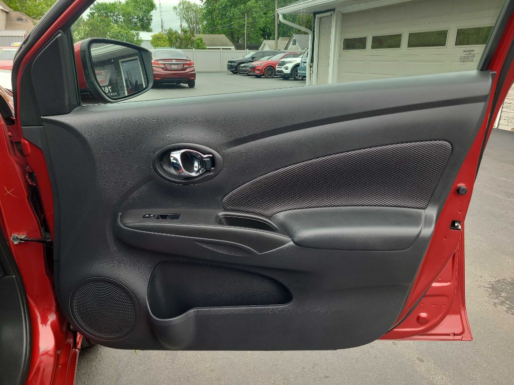 2017 Nissan Versa Image 25