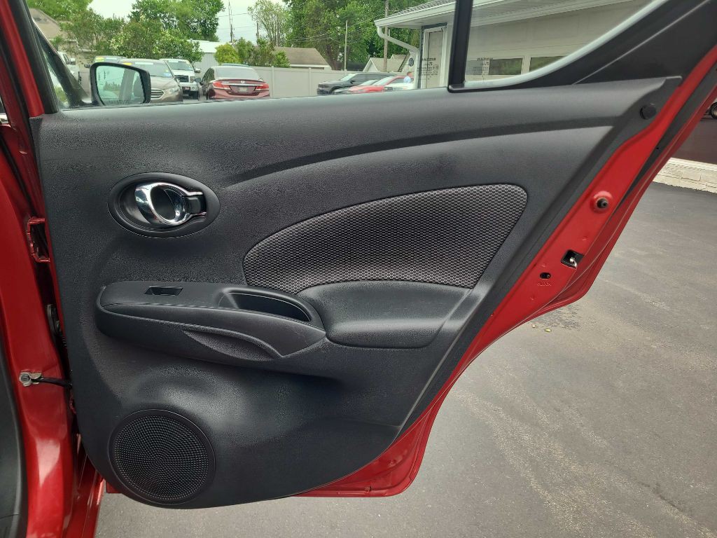 2017 Nissan Versa Image 26