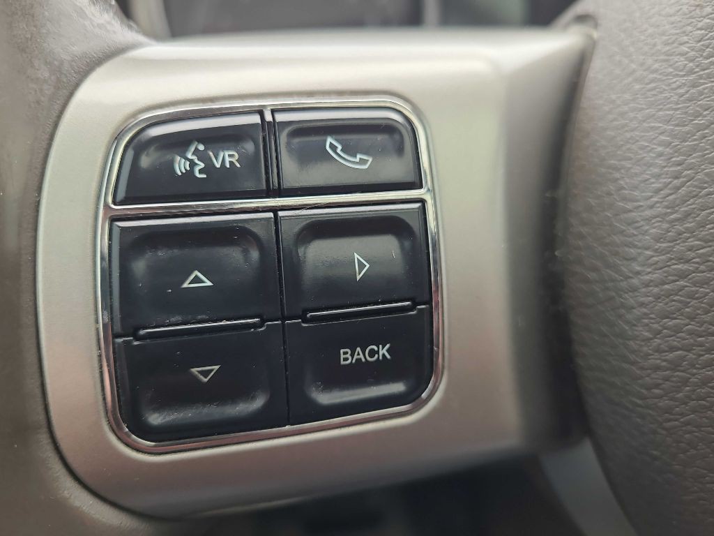 2011 Jeep Grand Cherokee Image 21