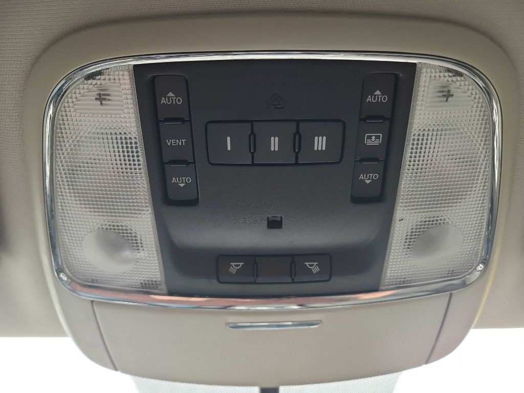 2011 Jeep Grand Cherokee Image 27