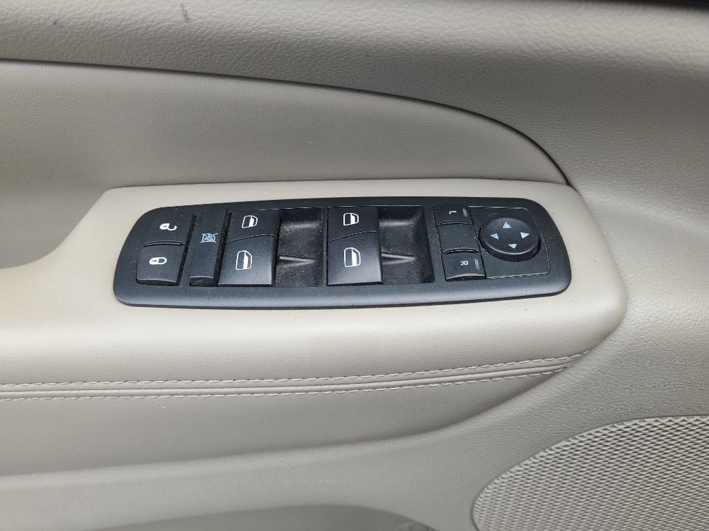 2011 Jeep Grand Cherokee Image 28
