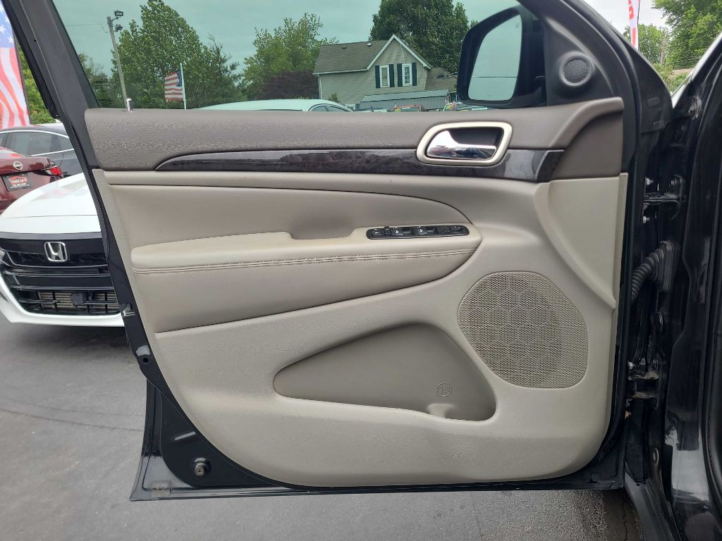 2011 Jeep Grand Cherokee Image 29