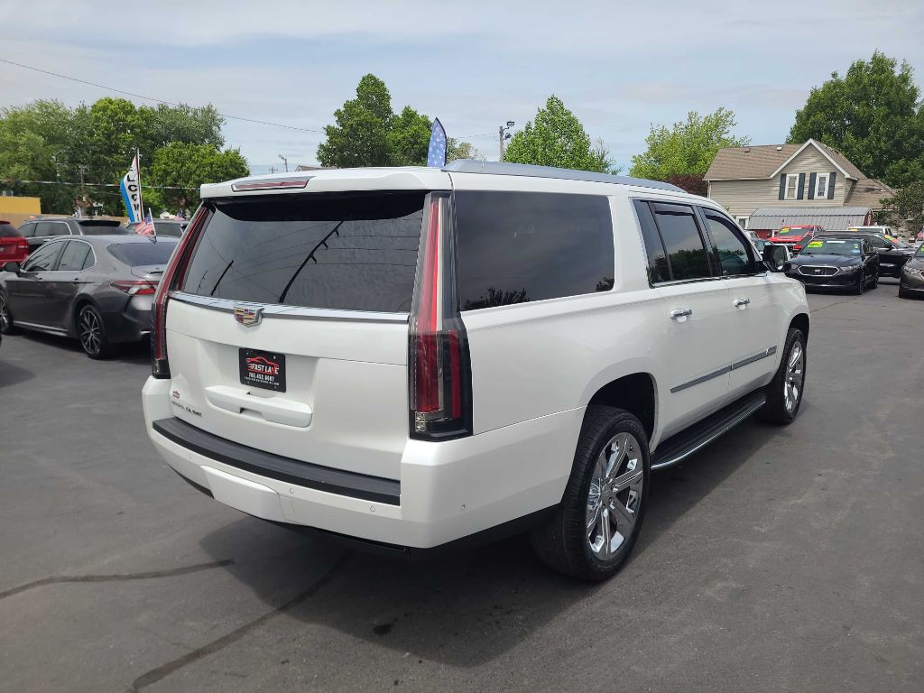 2019 Cadillac Escalade Image 2