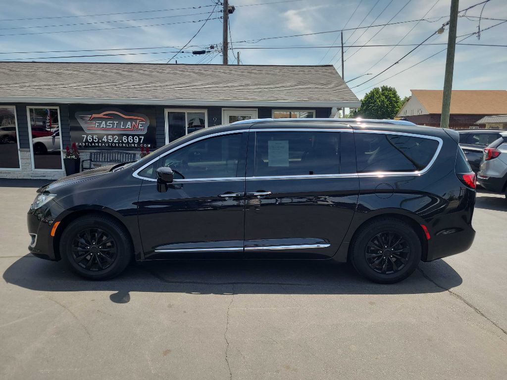 2018 Chrysler Pacifica Image 2