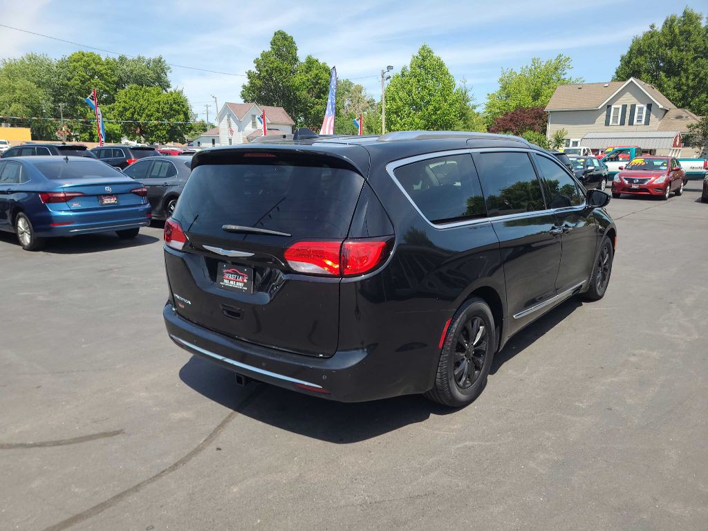 2018 Chrysler Pacifica Image 5