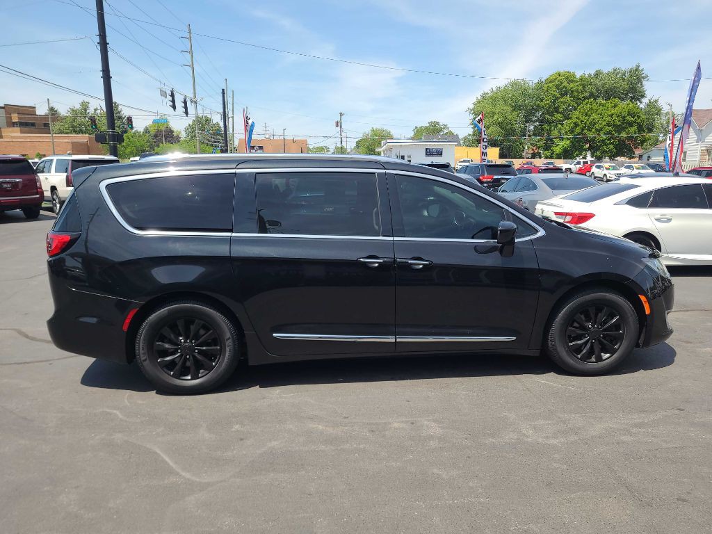 2018 Chrysler Pacifica Image 6