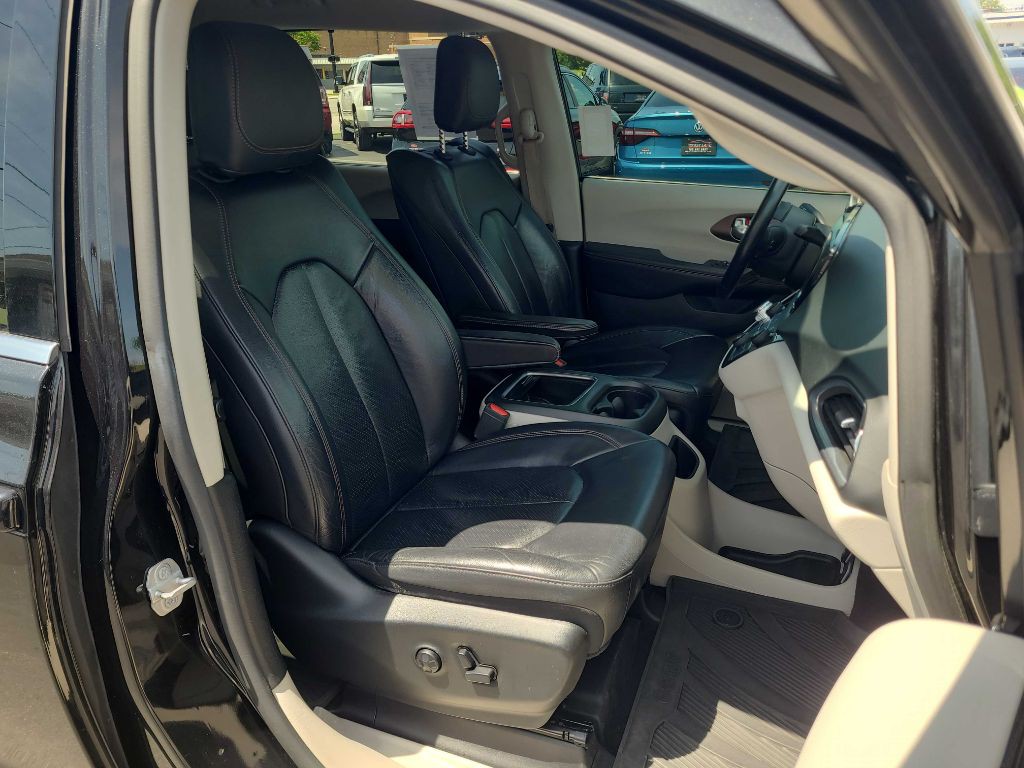 2018 Chrysler Pacifica Image 11