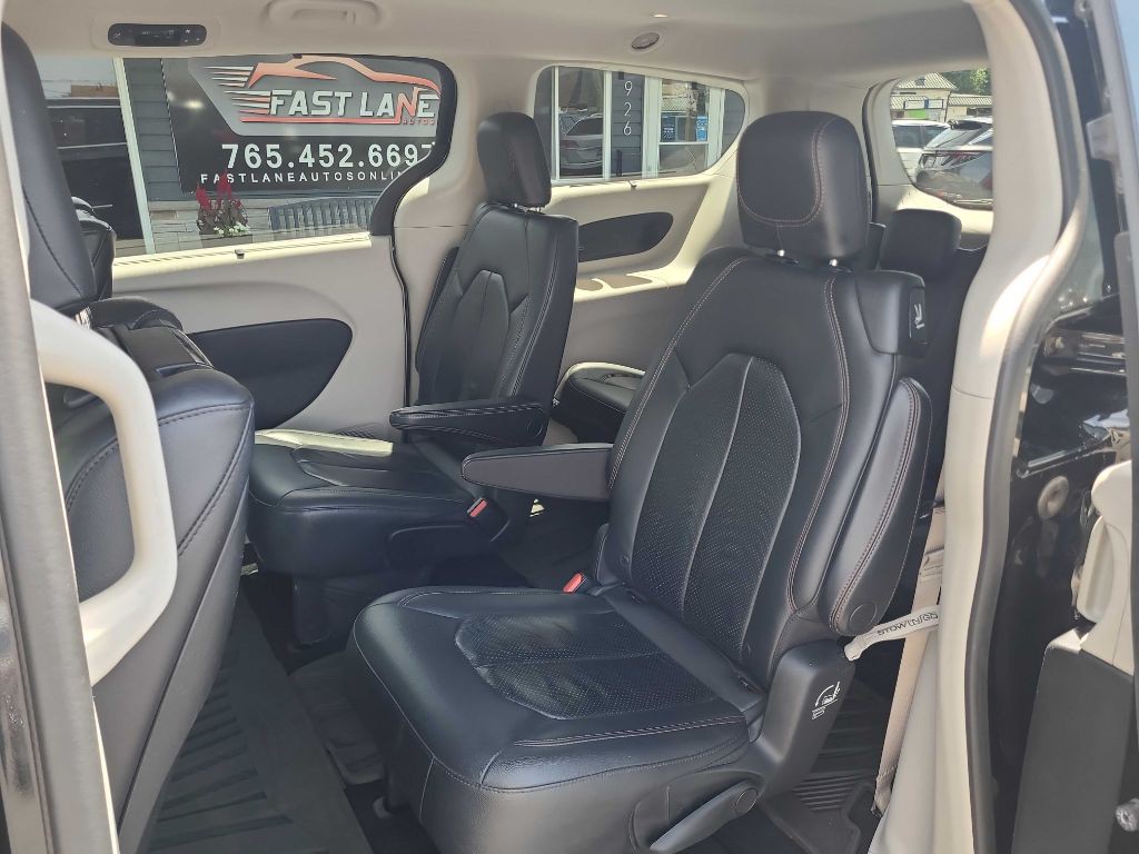 2018 Chrysler Pacifica Image 12