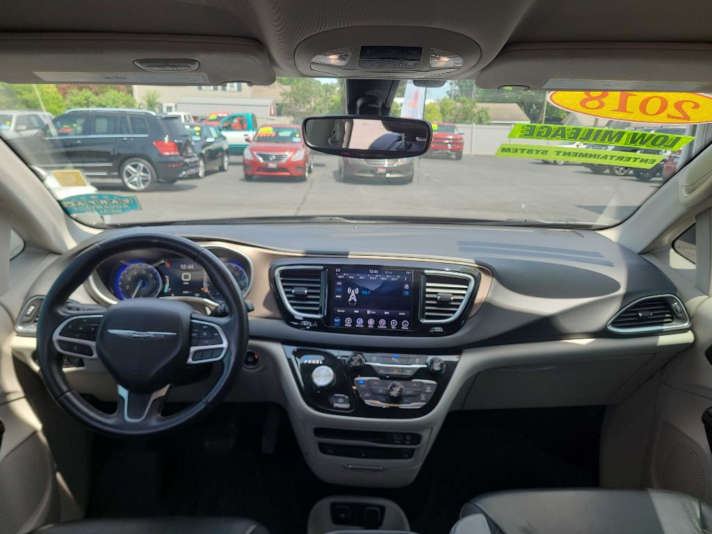 2018 Chrysler Pacifica Image 17