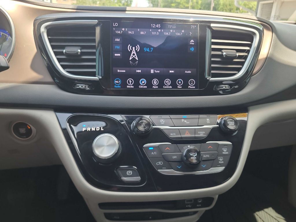 2018 Chrysler Pacifica Image 25