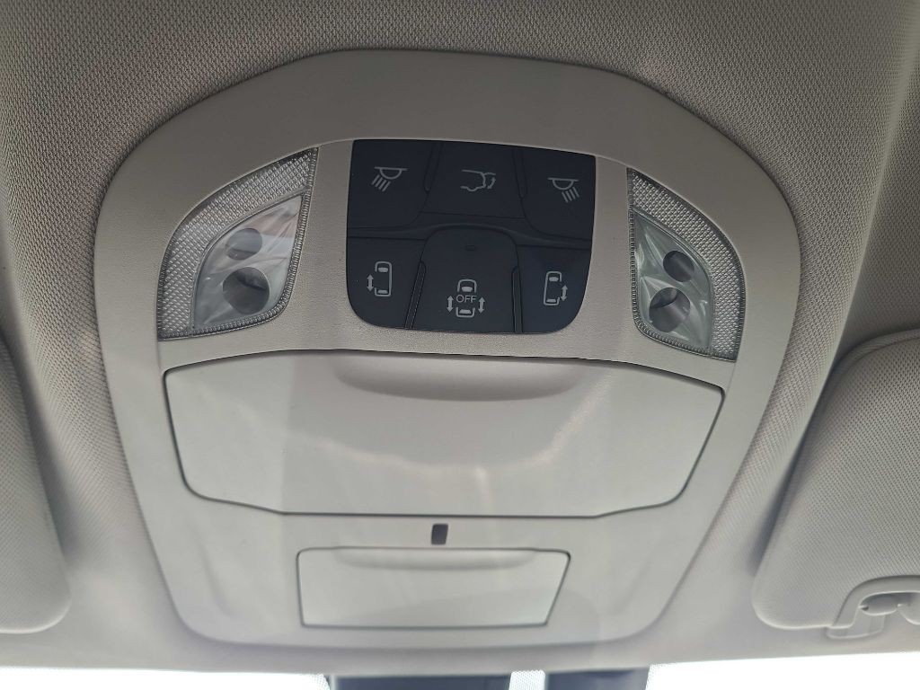 2018 Chrysler Pacifica Image 30