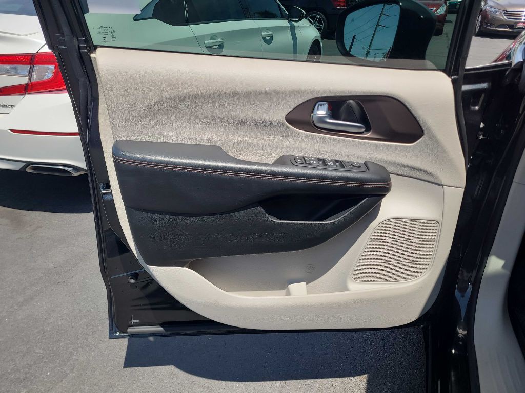 2018 Chrysler Pacifica Image 34