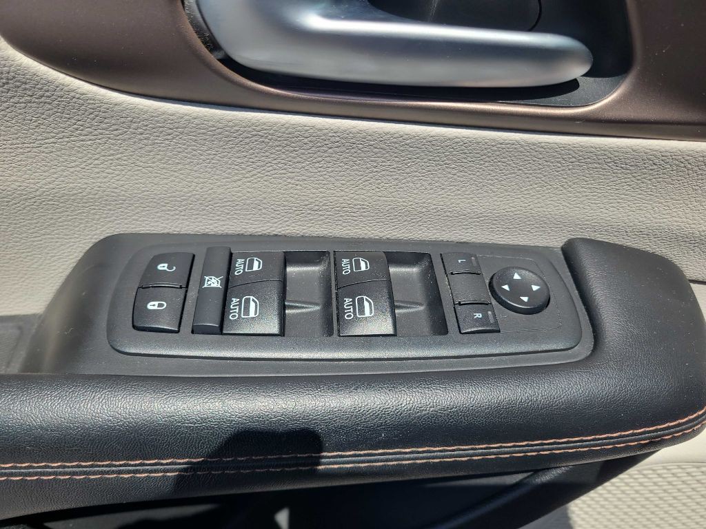 2018 Chrysler Pacifica Image 35